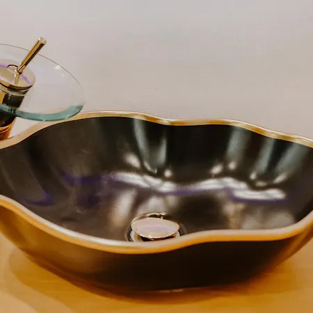 Black Amber Boutique Hotel *