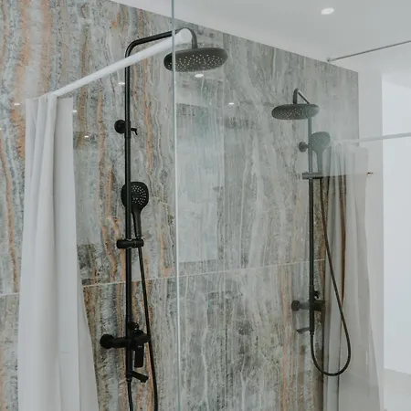 Black Amber Boutique Hotel *