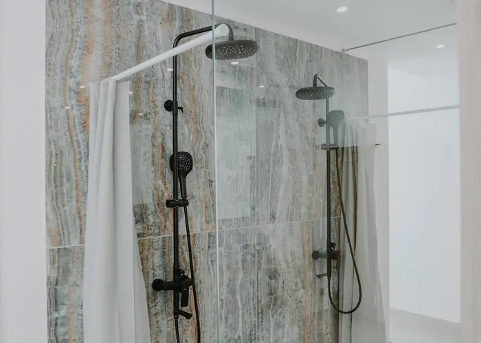 Black Amber Boutique Hotel *