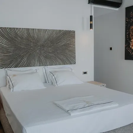 Black Amber Boutique