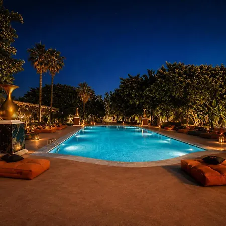Black Amber Boutique Hotel *