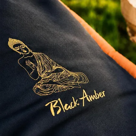 Black Amber Boutique Hotel *