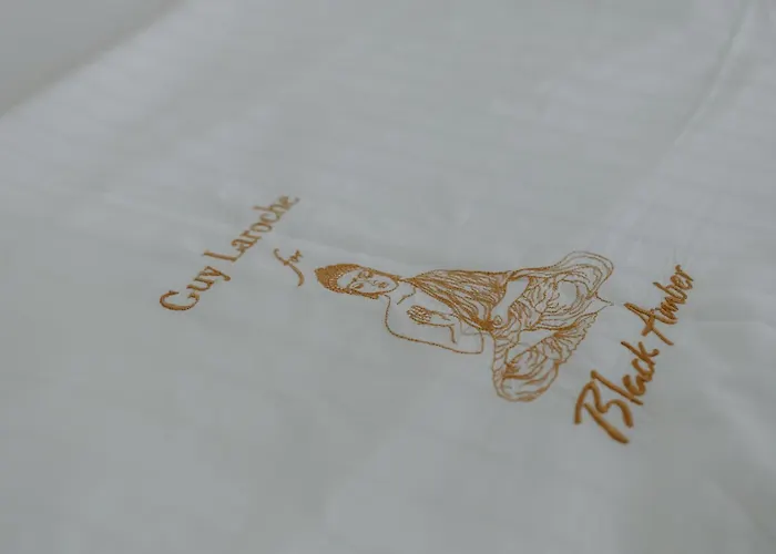 Black Amber Boutique 兰皮