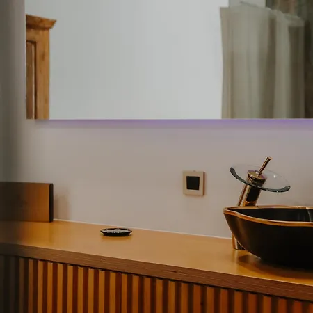 Black Amber Boutique Hotel