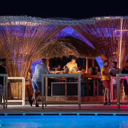 Black Amber Boutique Hotel *